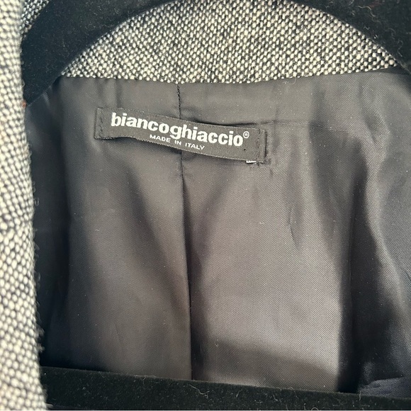 (SOLD) Italian Wool Blend Blazer Size Medium - Picture 7 of 16